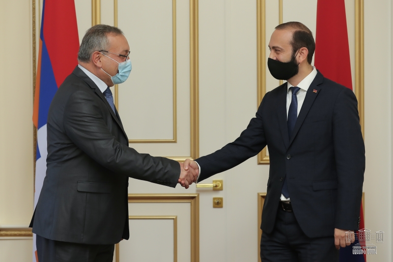  Состоялась встреча спикеров парламентов Армении и Арцаха