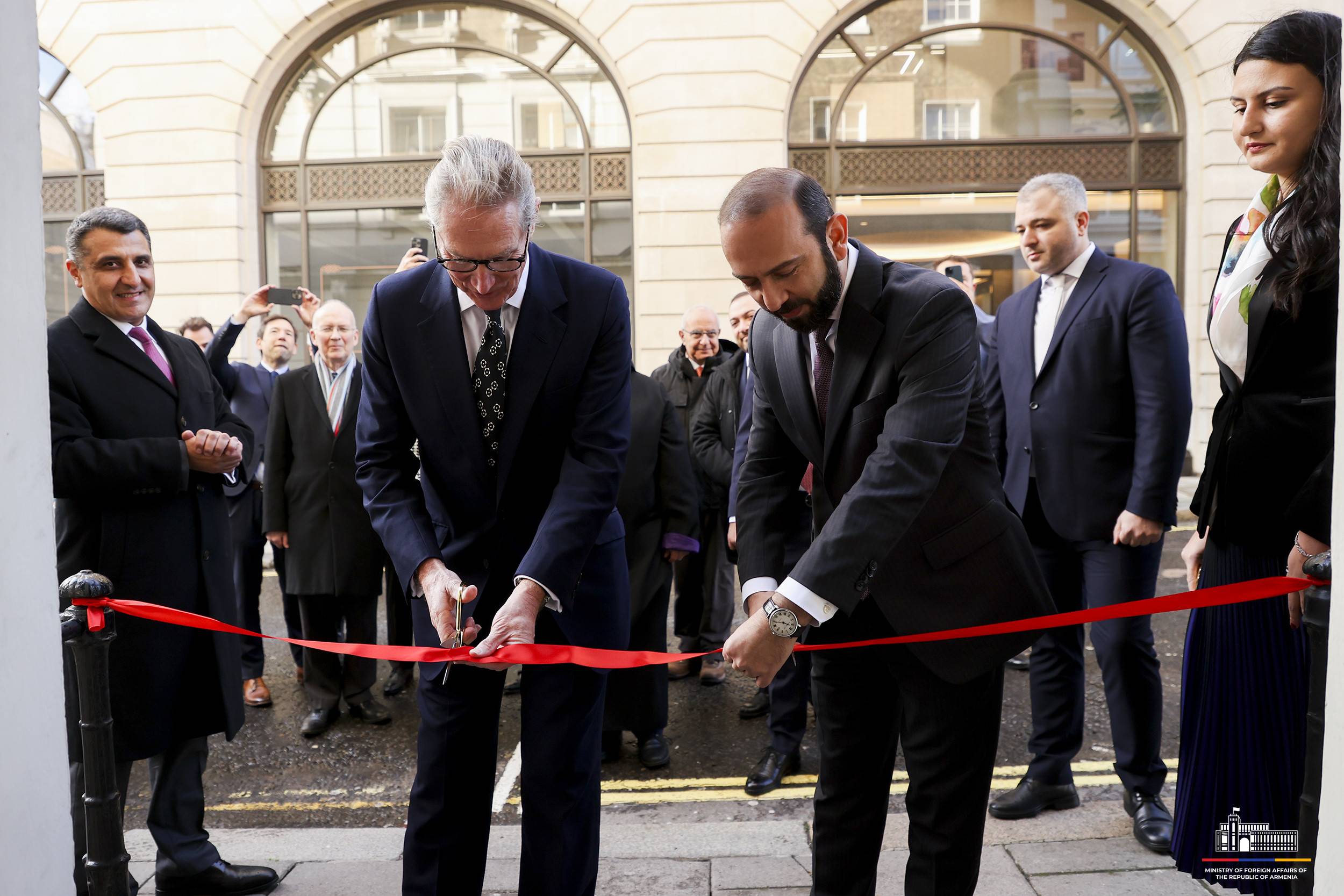 Նախարար Միրզոյանը պատմական է անվանել Լոնդոնում ՀՀ դեսպանության նոր շենքի բացումը