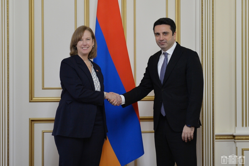 Ален Симонян и посол США обсудили ситуацию в Лачинском коридоре 