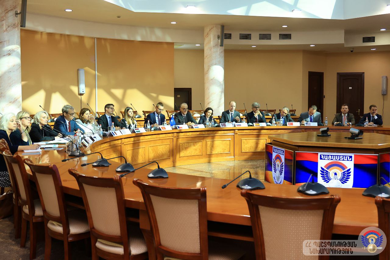 Սուրեն Պապիկյանն ընդունել է ՆԱՏՕ-ում հավատարմագրված մի շարք երկրների դեսպանների