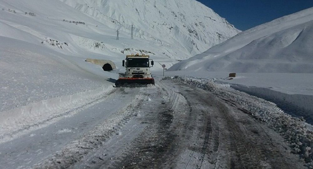 МЧС Армении предупреждает: дорога к Ларсу закрыта для грузовиков 