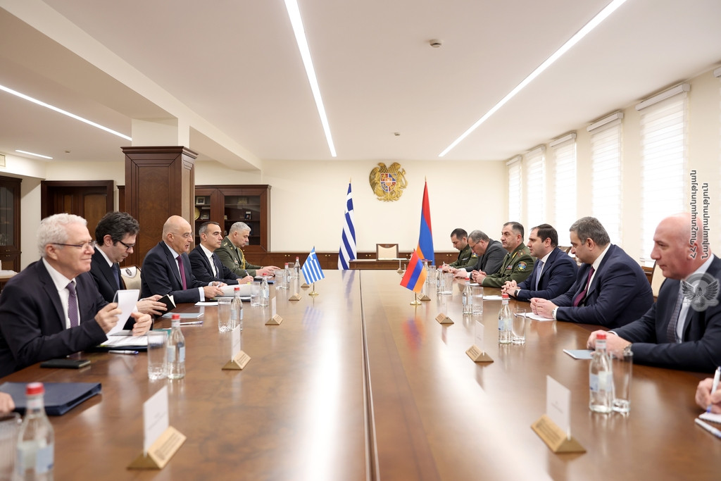 Какие вопросы обсудили министры обороны Армении и Греции?
