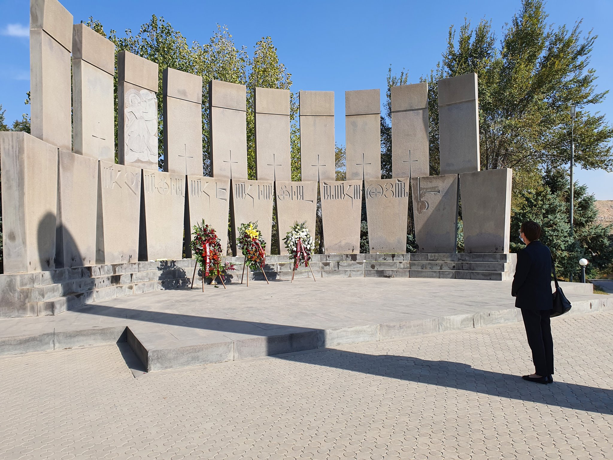 Посол Франции в Армении Анн Луйо посетила воинский пантеон «Ераблур»