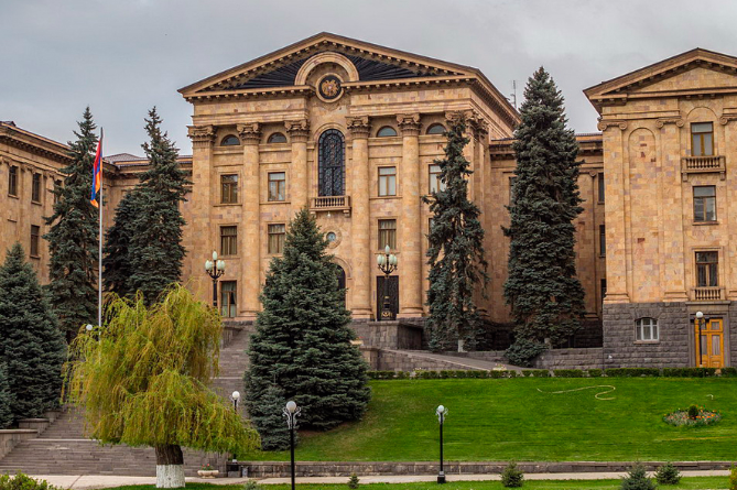 Парламент Армении принял госбюджет на 2024 год