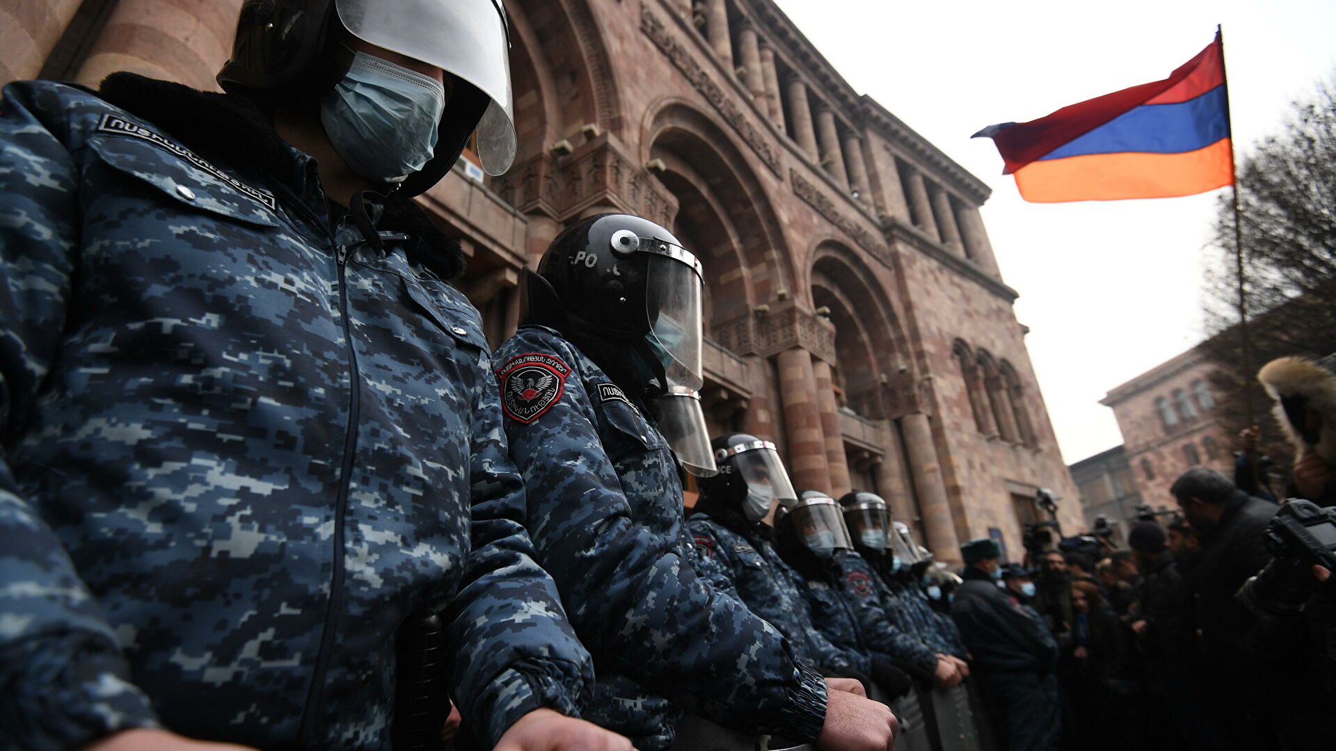 Политический кризис, угрозы безопасности и проблема пленных: Армения за неделю