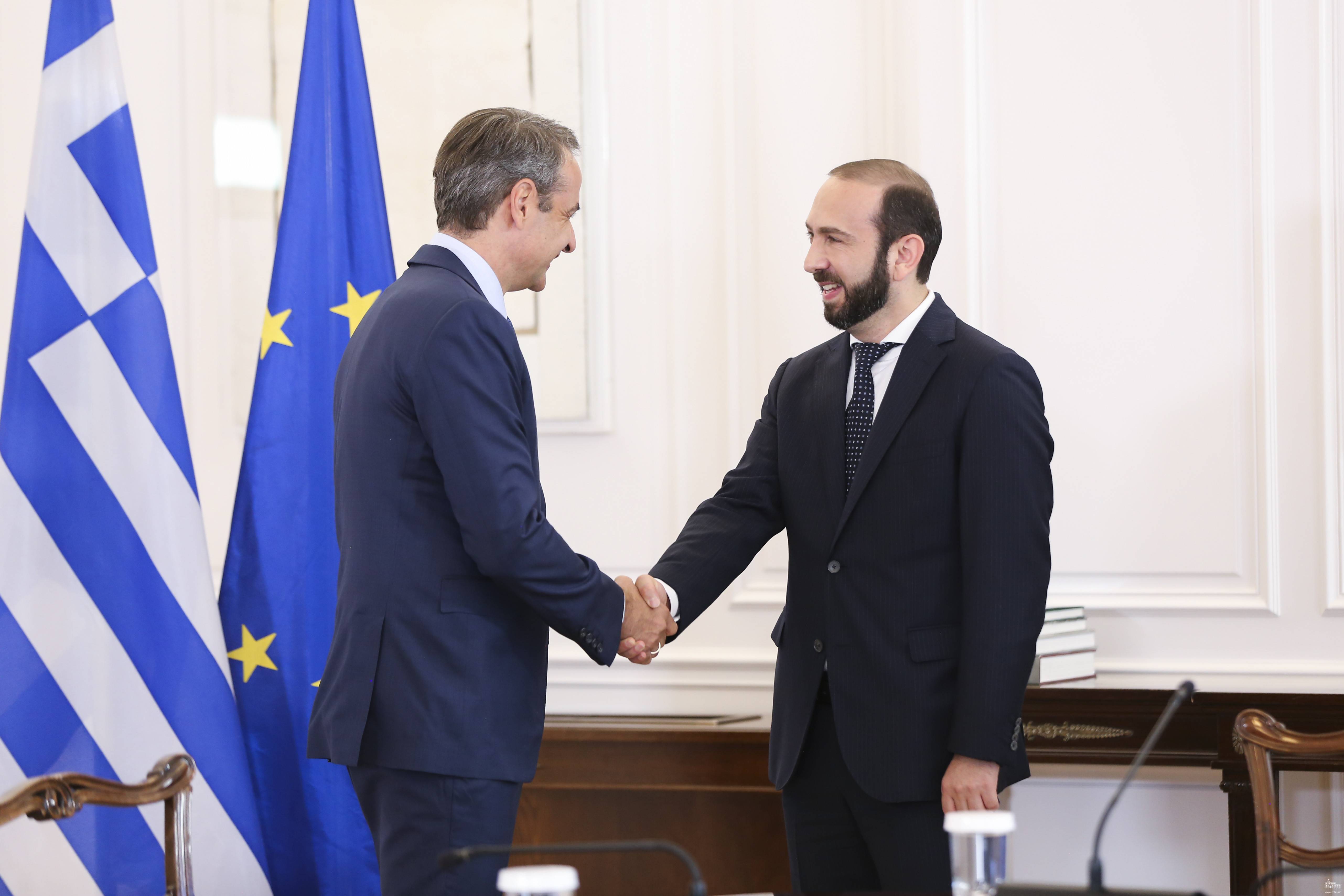 Мирзоян и Мицотакис обсудили сотрудничество в рамках формата Армения-Греция-Кипр