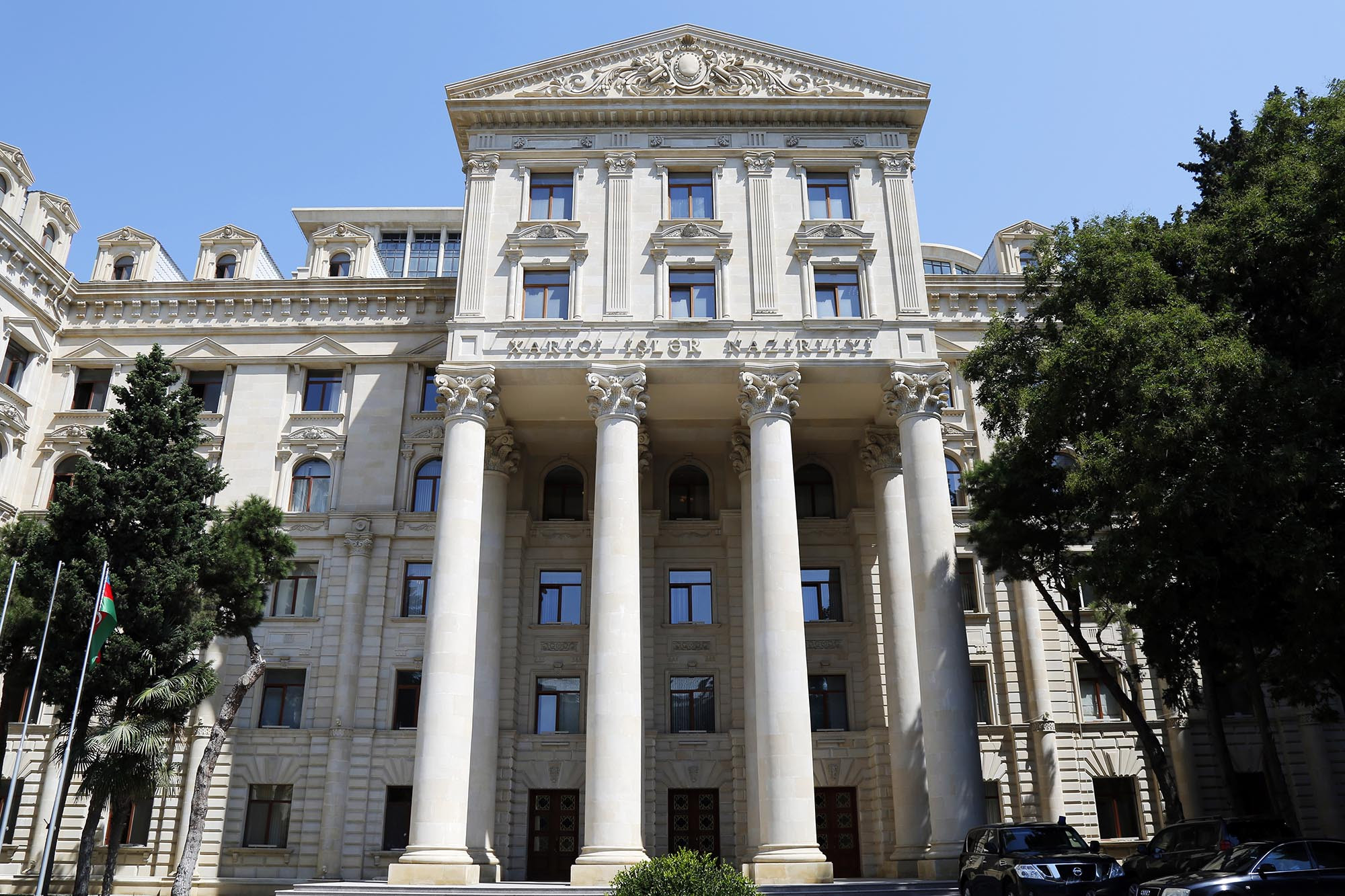 МИД Азербайджана: Пашинян должен отказаться от экивоков и сесть за стол переговоров по Карабаху