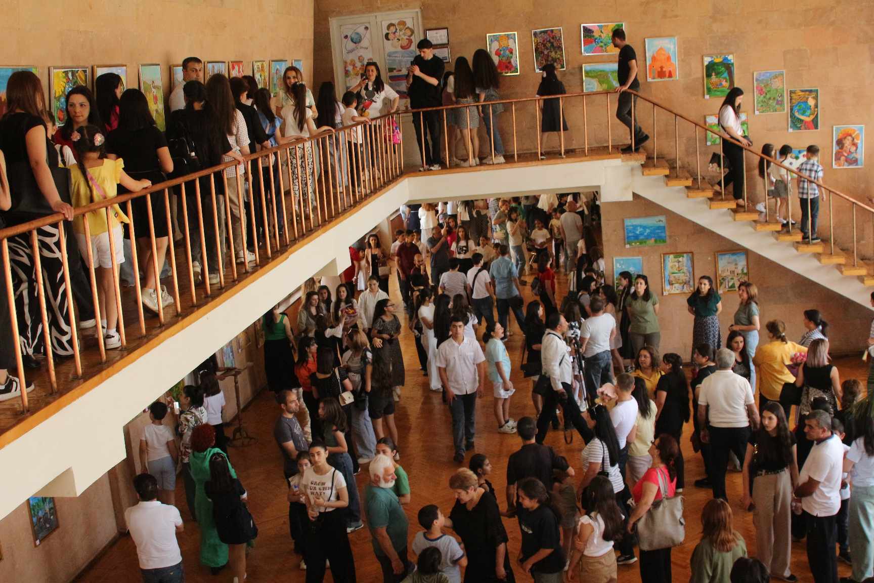 Գունեղ նկարներ. իրականացվեց «Խաղաղություն» մանկապատանեկան նկարչական մրցույթ-ցուցահանդեսը
