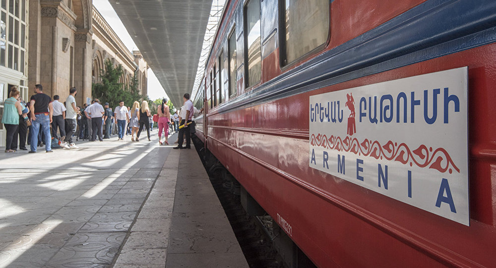 Поезд Ереван-Тбилиси-Ереван с 15 декабря по 15 января будет работать ежедневно