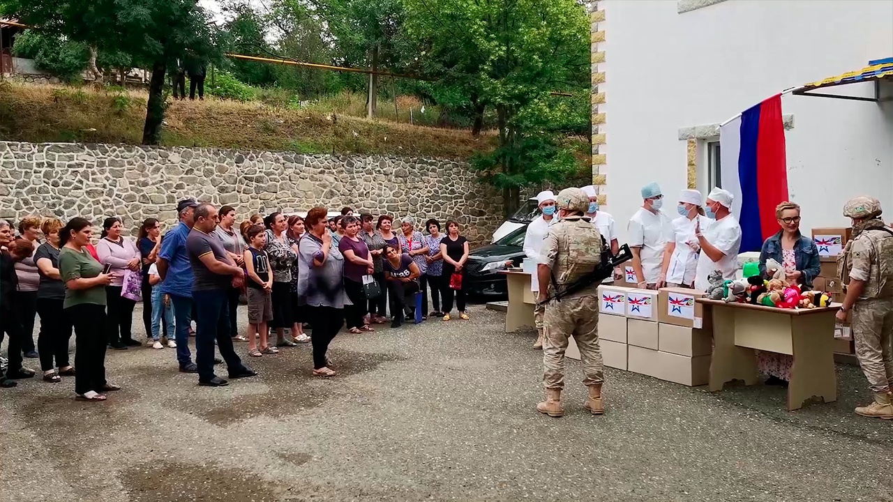 Российские миротворцы провели гуманитарно-медицинскую акцию в селе Ванк Арцаха