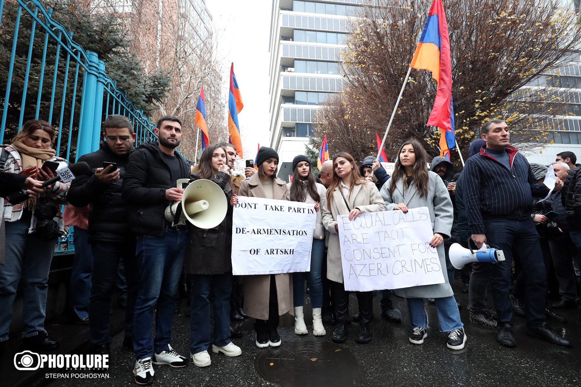 Ереван акции. Жители Армении. В поддержку Арцаха. Люди в центре Арцаха. Жители Арцаха.