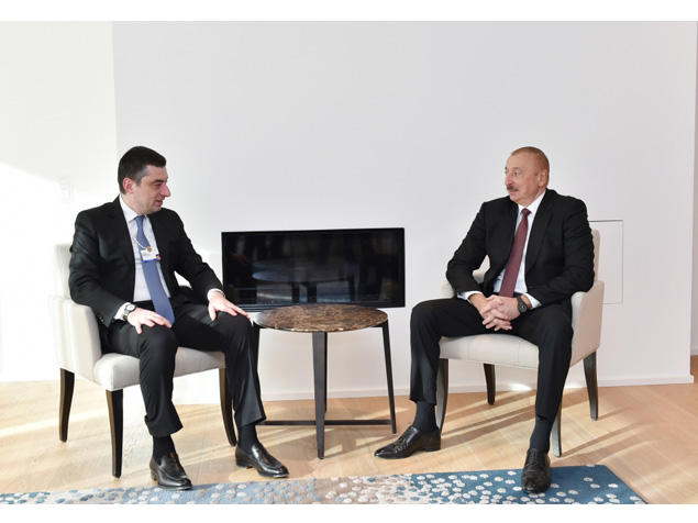 Премьер-министр Грузии обсудил с президентом Азербайджана в Давосе энергетические проекты