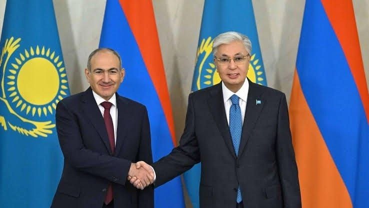 Президент Казахстана поздравил Никола Пашиняна с победой на парламентских выборах