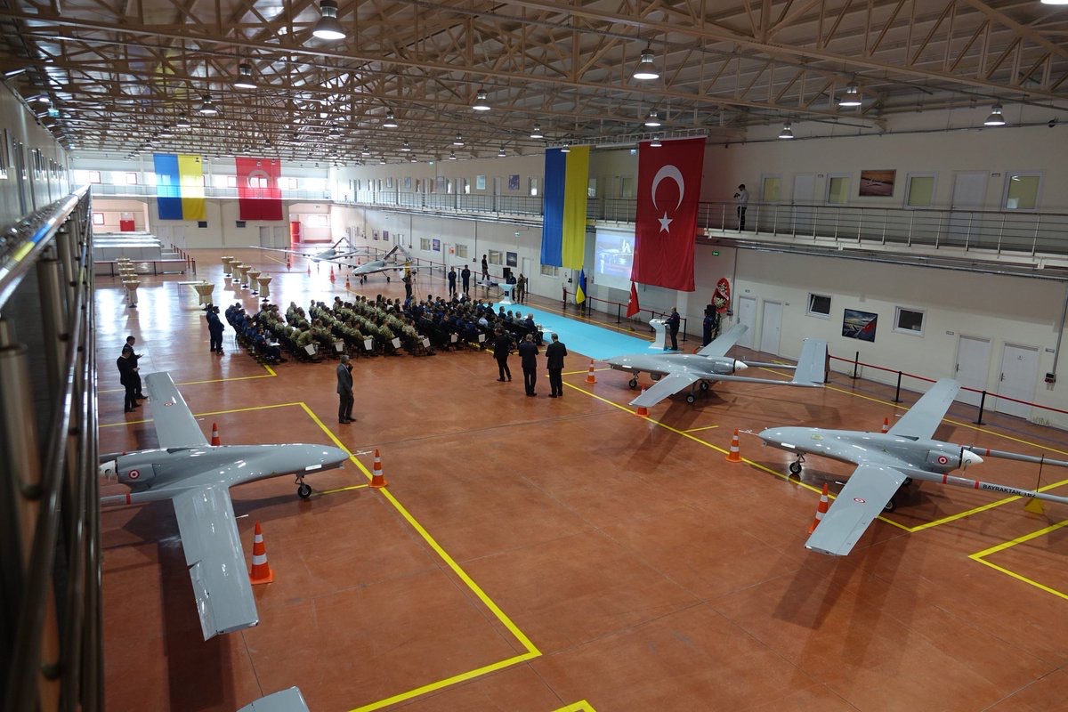 Турция с осторожностью относится к поставкам оружия на Украину — Демир