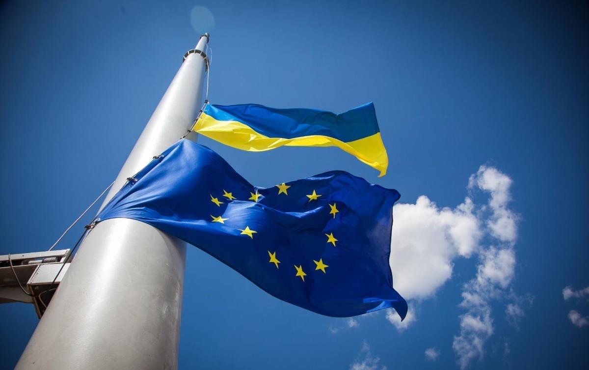 Еврокомиссия рекомендовала предоставить Украине статус кандидата на вступление в ЕС