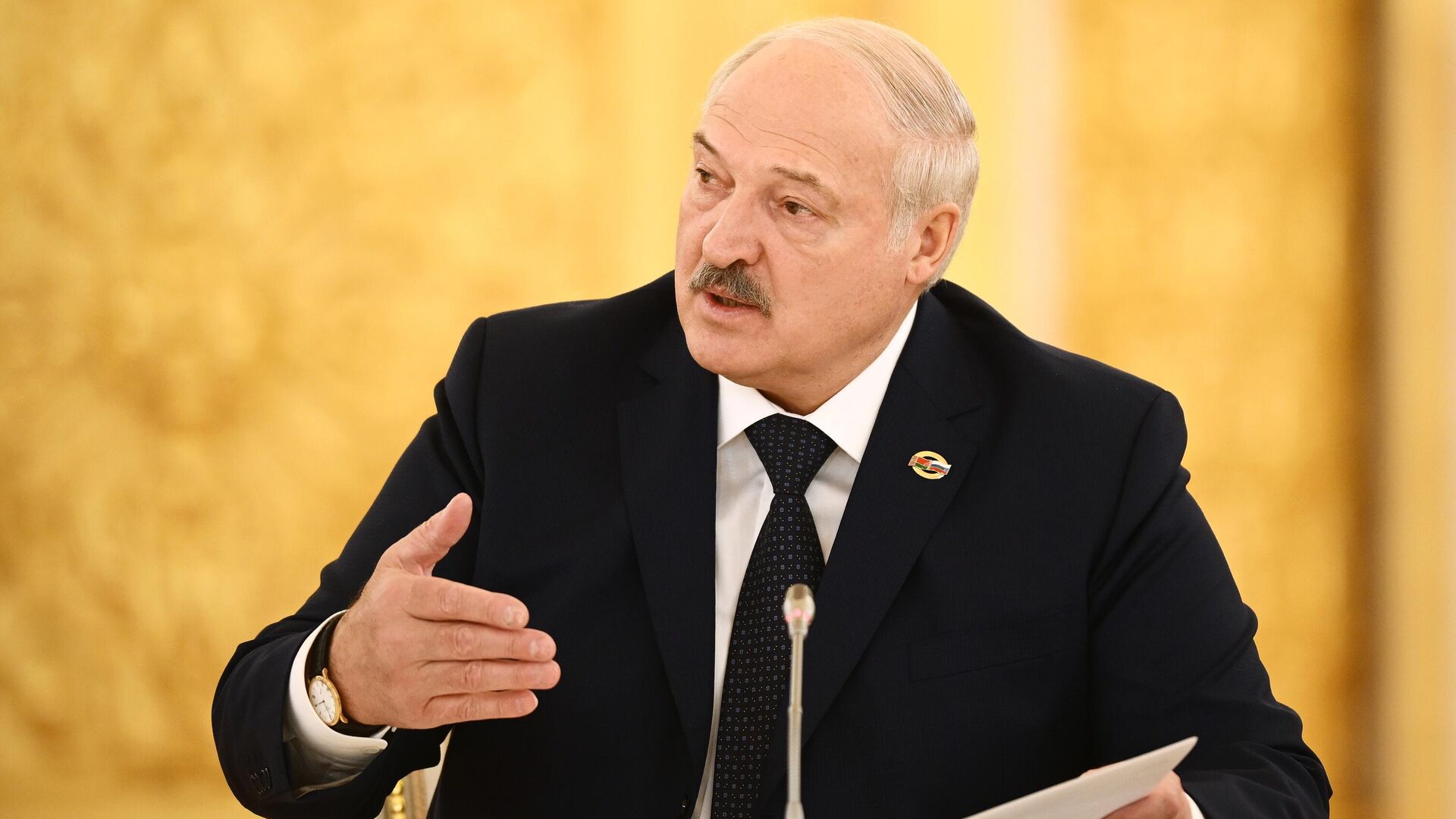 Лукашенко: если рухнет Россия, мы останемся под обломками