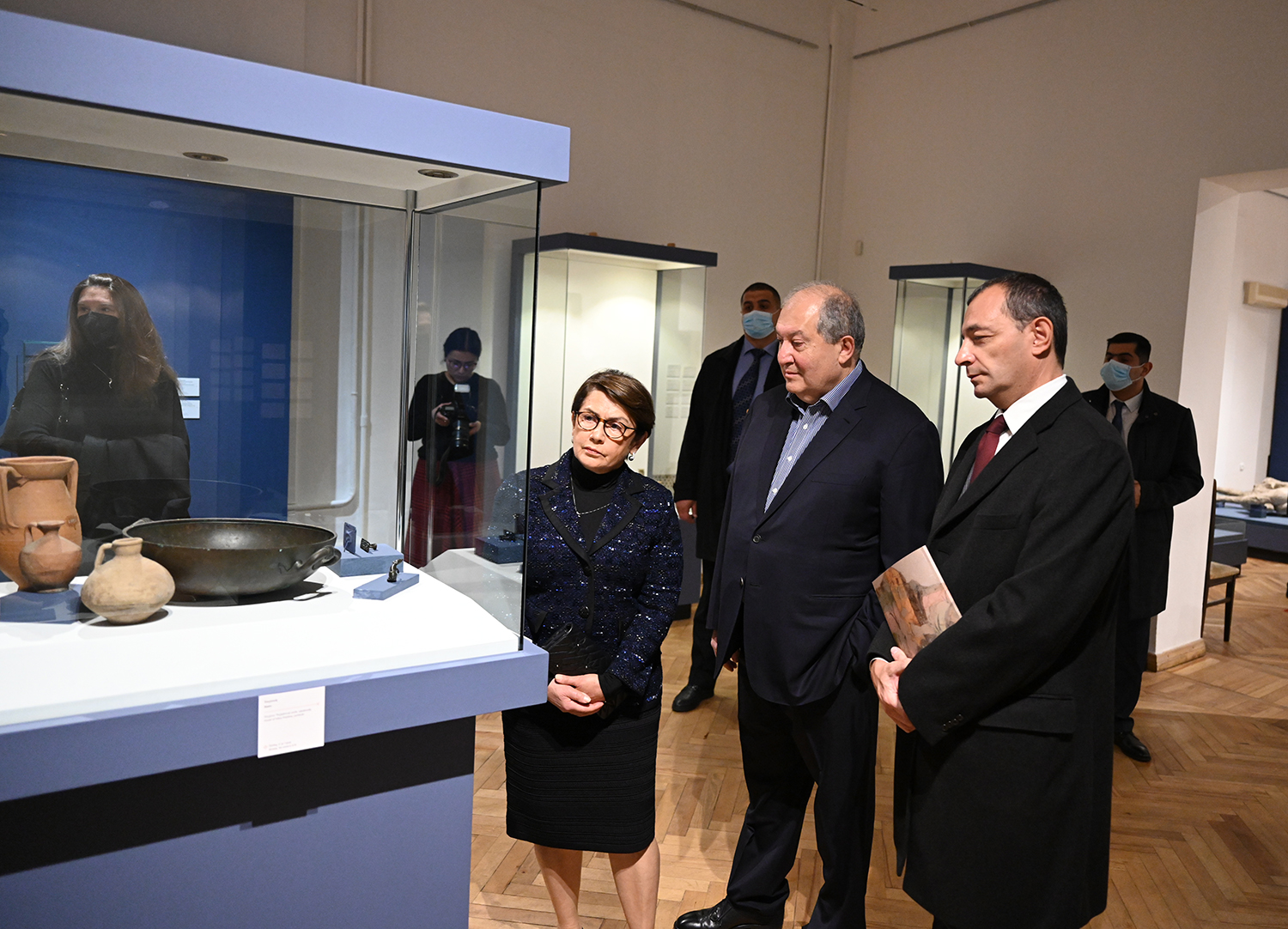Армен Саркисян и госпожа Нунэ Саркисян посетили выставку «Один день в Помпеях»
