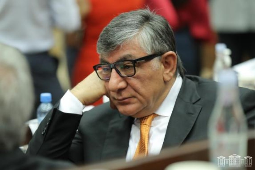 Перевозки чиновников: бюджетные средства ушли авиакомпании семьи депутата