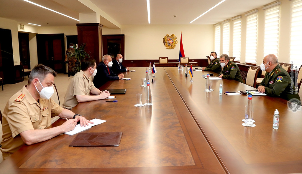Глава Генштаба ВС Армении обсудил с послом России планы военного сотрудничества