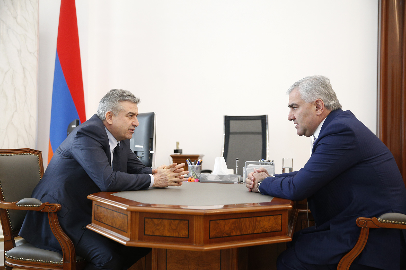 Карен Карапетян и Самвел Карапетян обсудили внутриполитическую ситуацию в Армении