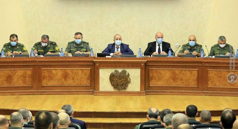 Министр обороны Армении поручил исключить любую попытку продвижения противника