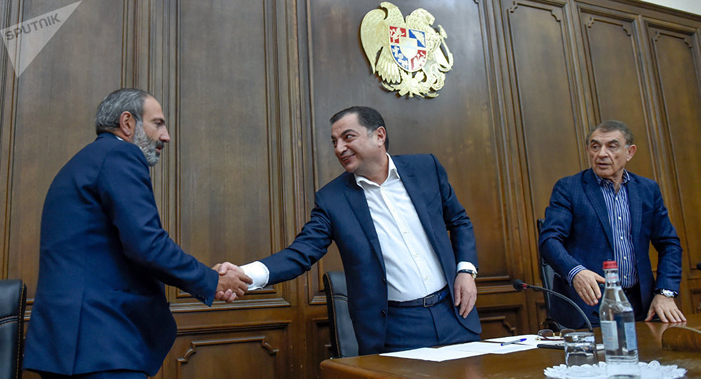 Пашинян и глава фракции РПА обсудят возможность проведения внеочередных выборов