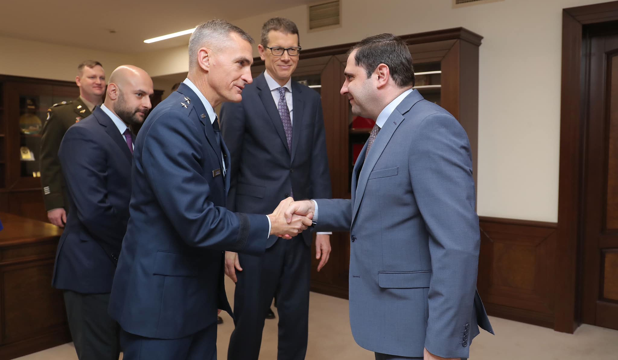 Сурен Папикян и директор Европейского командования США обсудили вопросы сотрудничества 