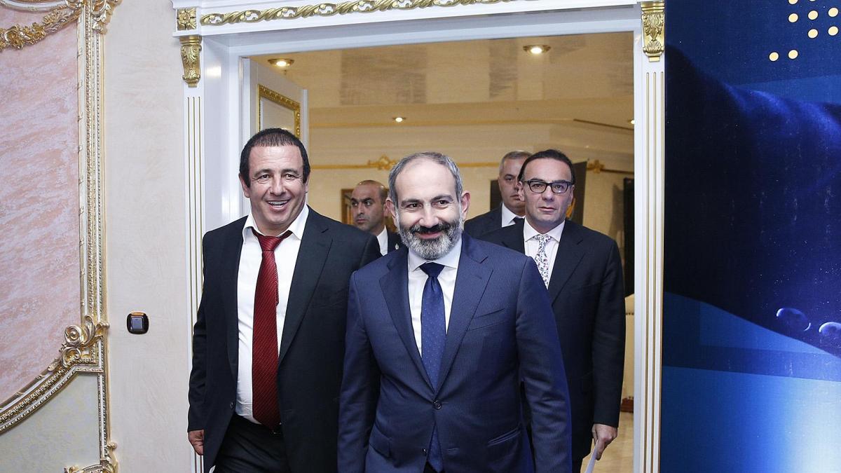 Правительство Армении находится очень далеко от экономической революции - Царукян