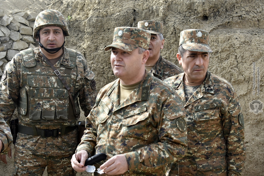Глава Генштаба ВС Армении посетил боевые позиции на северо-восточном направлении границы