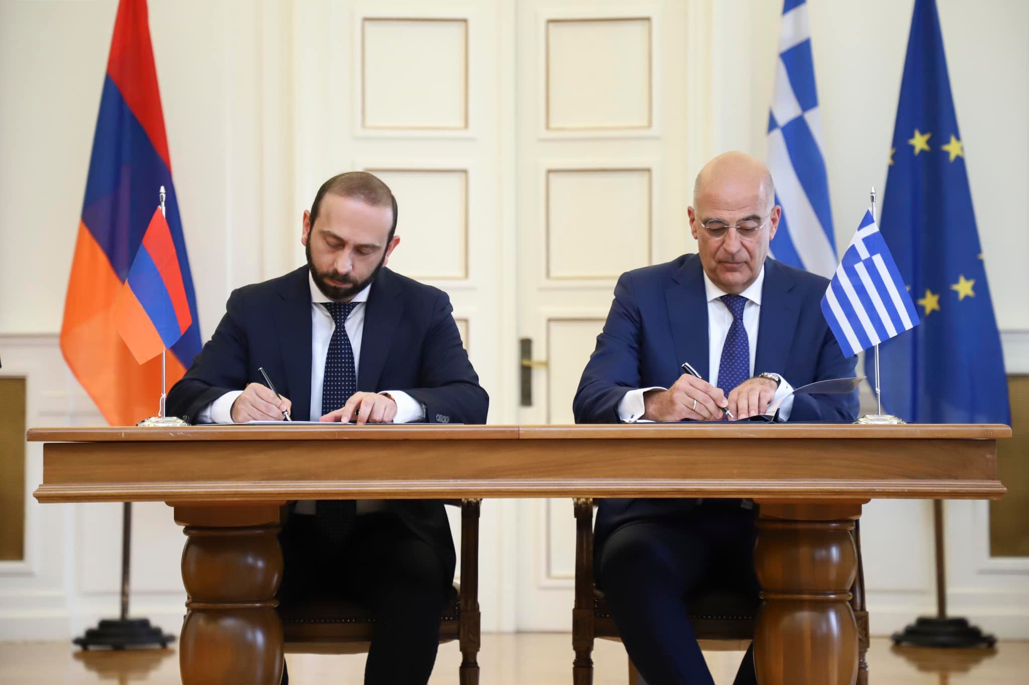 Главы МИД Армении и Греции подписали меморандум о взаимопонимании