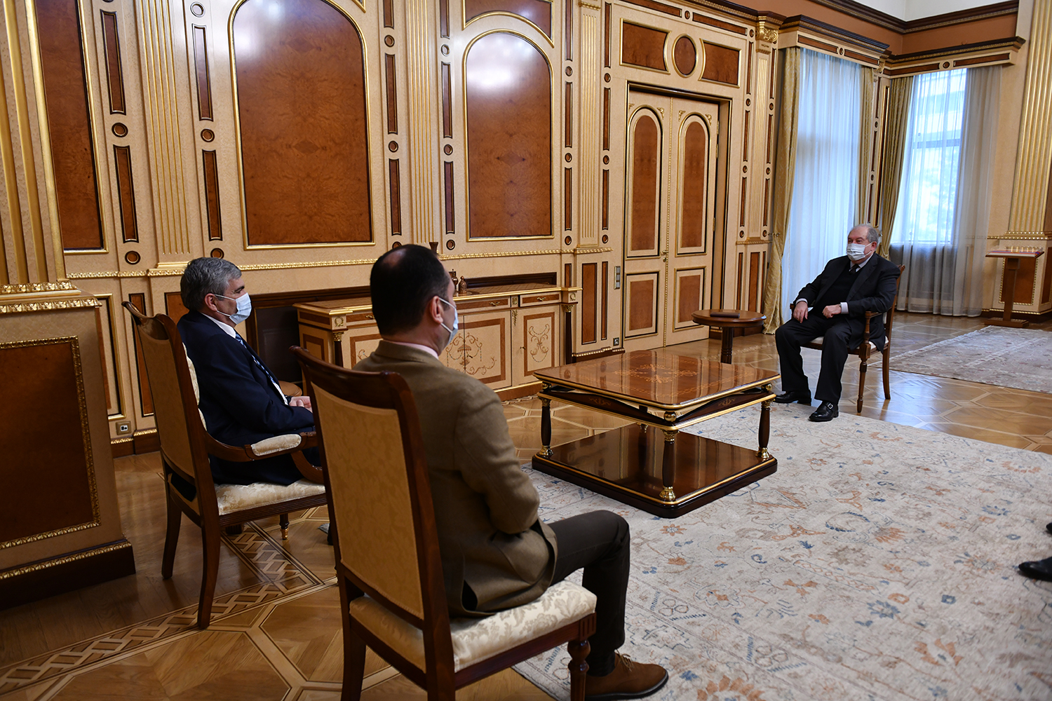 Президент и Арам Саркисян обсудили ситуацию в Армении