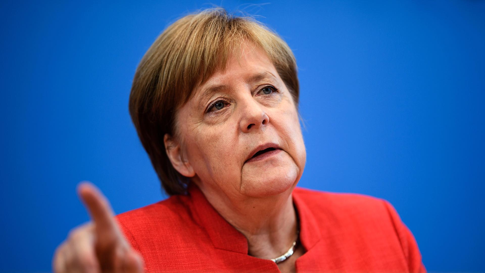 Меркель: Евросоюз не сможет себя защитить без НАТО