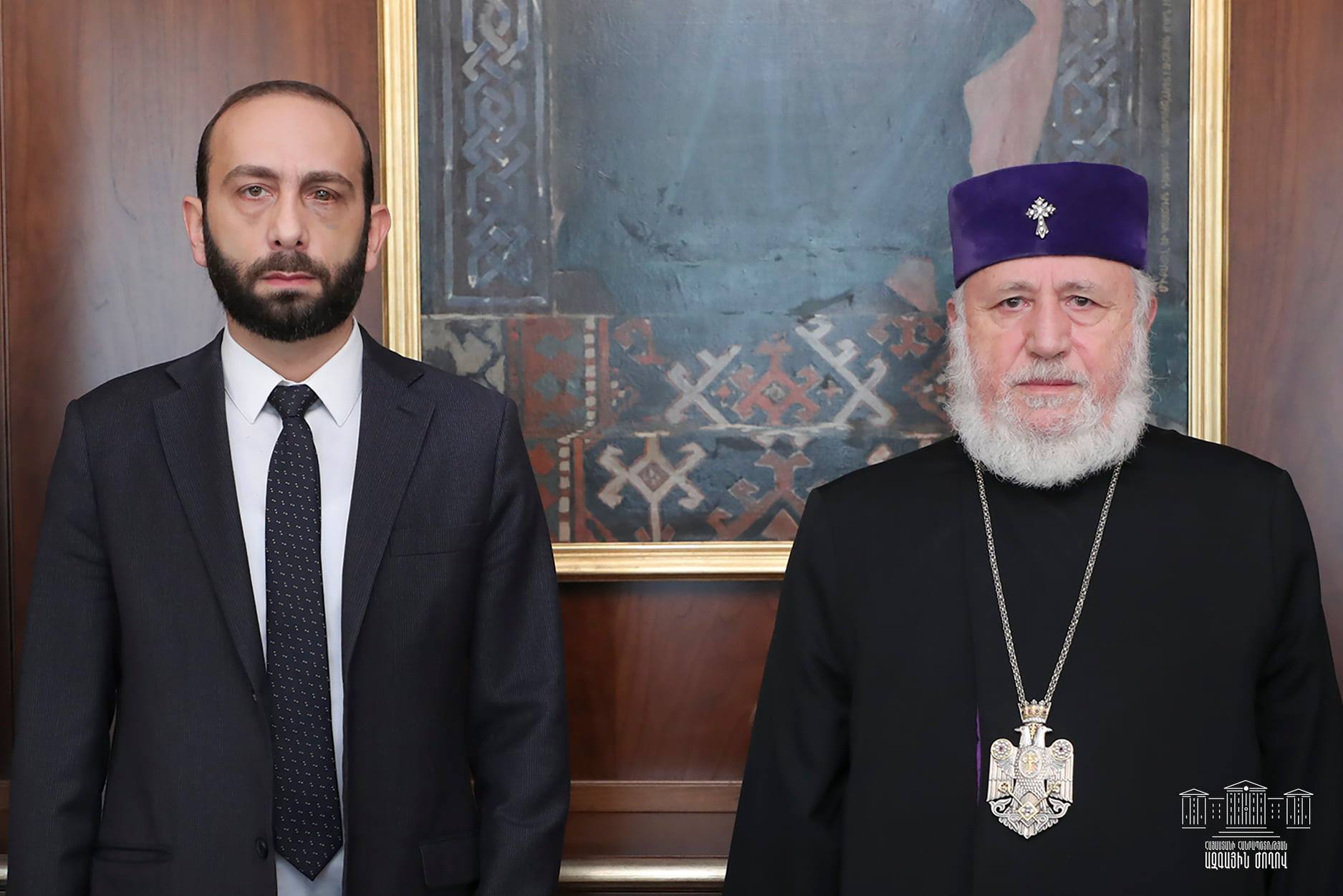 Председатель НС встретился с Католикосом Всех Армян Гарегином II      