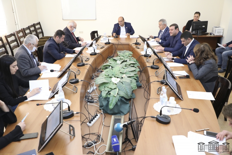 В парламенте обсудили вопрос о правопреемстве решений мэра Еревана