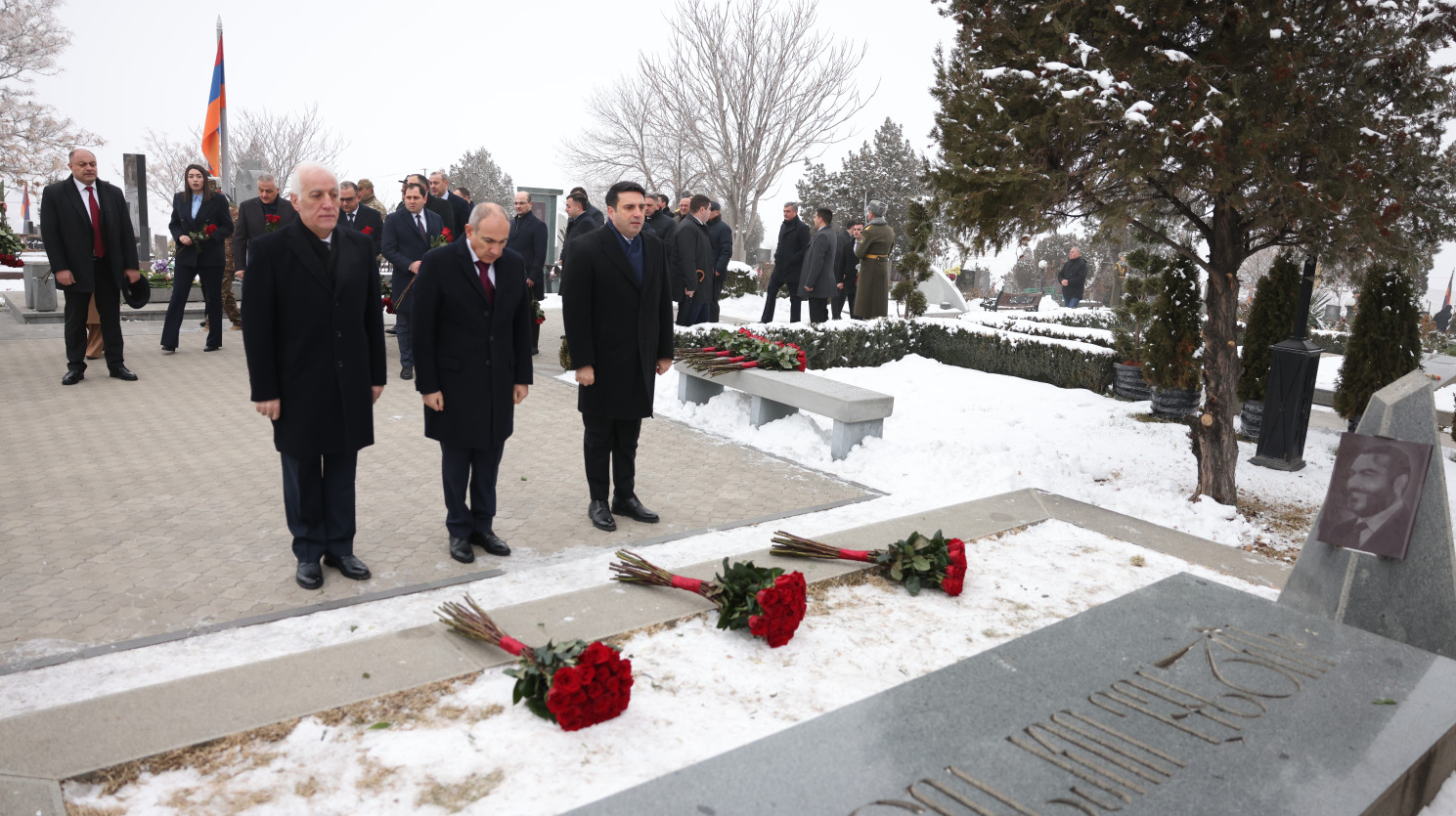 Փաշինյանը և բարձրաստիճան այլ պաշտոնյաներ այցելել են Եռաբլուր