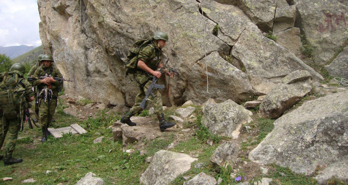 Российские разведчики десантировались в тыл условного противника на учениях в Армении