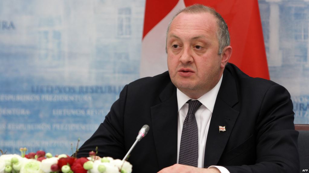 Президент Грузии призвал население к активности во втором туре
