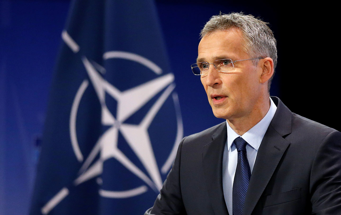 Столтенберг: НАТО призывает расширить военную помощь Украине