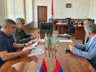 Виталий Баласанян провел встречу с представителями МККК