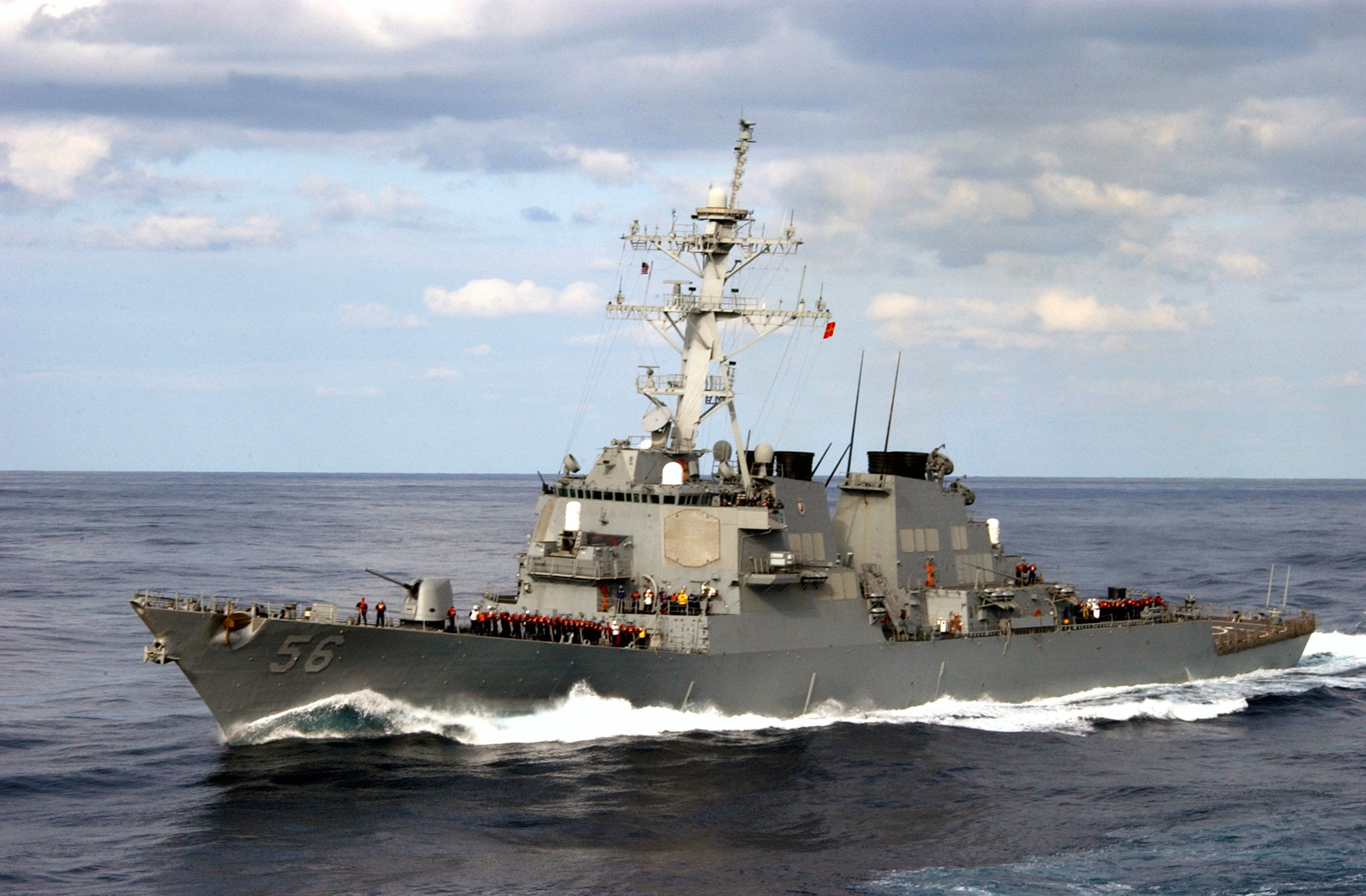Эсминец США покинул российские воды после угрозы тарана со стороны корабля ВМФ РФ