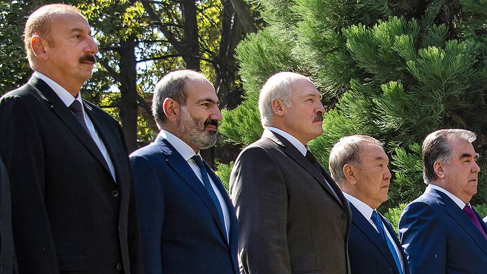 Пашинян: оперативная связь между Ереваном и Баку не означает “чатиться” с Алиевым