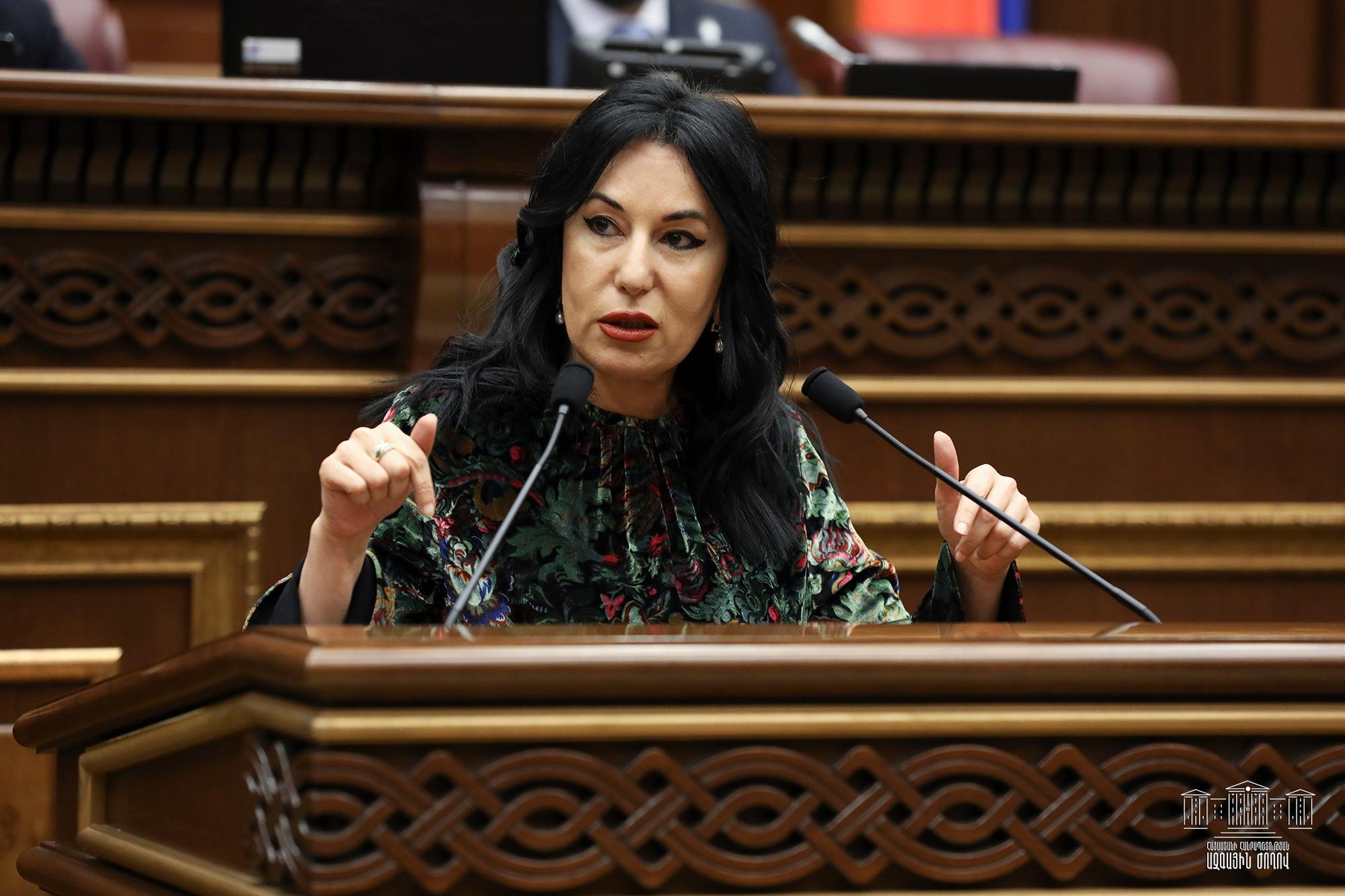 Наира Зограбян: Власти Армении приступили к плану «Б»