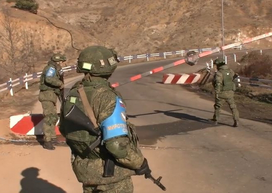 Российские миротворцы обеспечили безопасный въезд в Нагорный Карабах около 2 тыс. машин