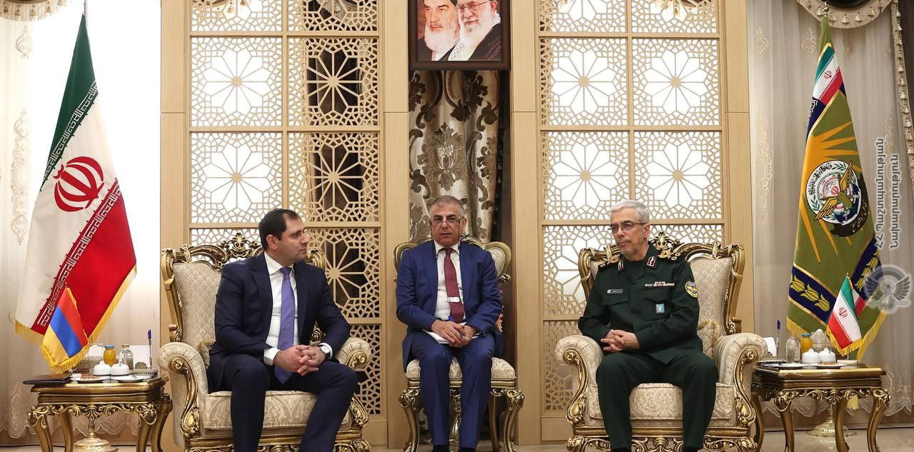 Сурен Папикян и начальник Генштаба Ирана обсудили вопросы региональной безопасности