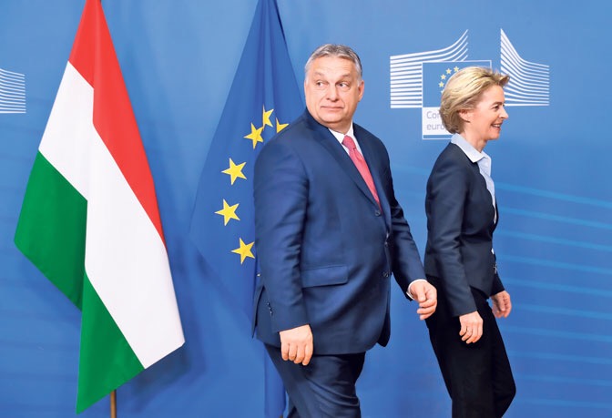Еврокомиссия не исключает мер в отношении Венгрии из-за решения о полномочиях премьера