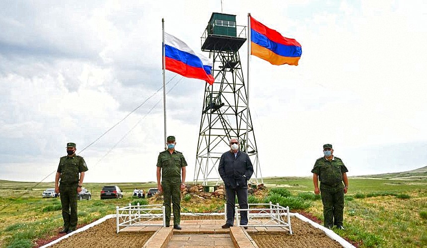 Россия и Армения ведут консультации по военным и дипломатическим каналам
