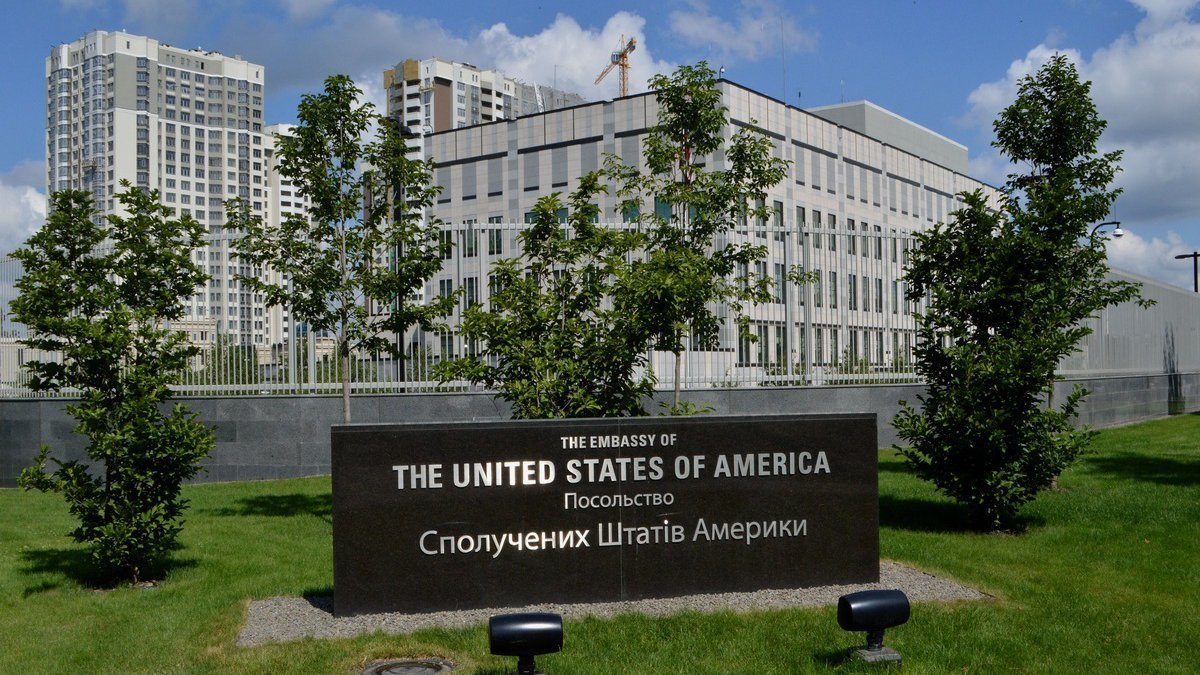 Посольство США призвало американских граждан покинуть Украину 