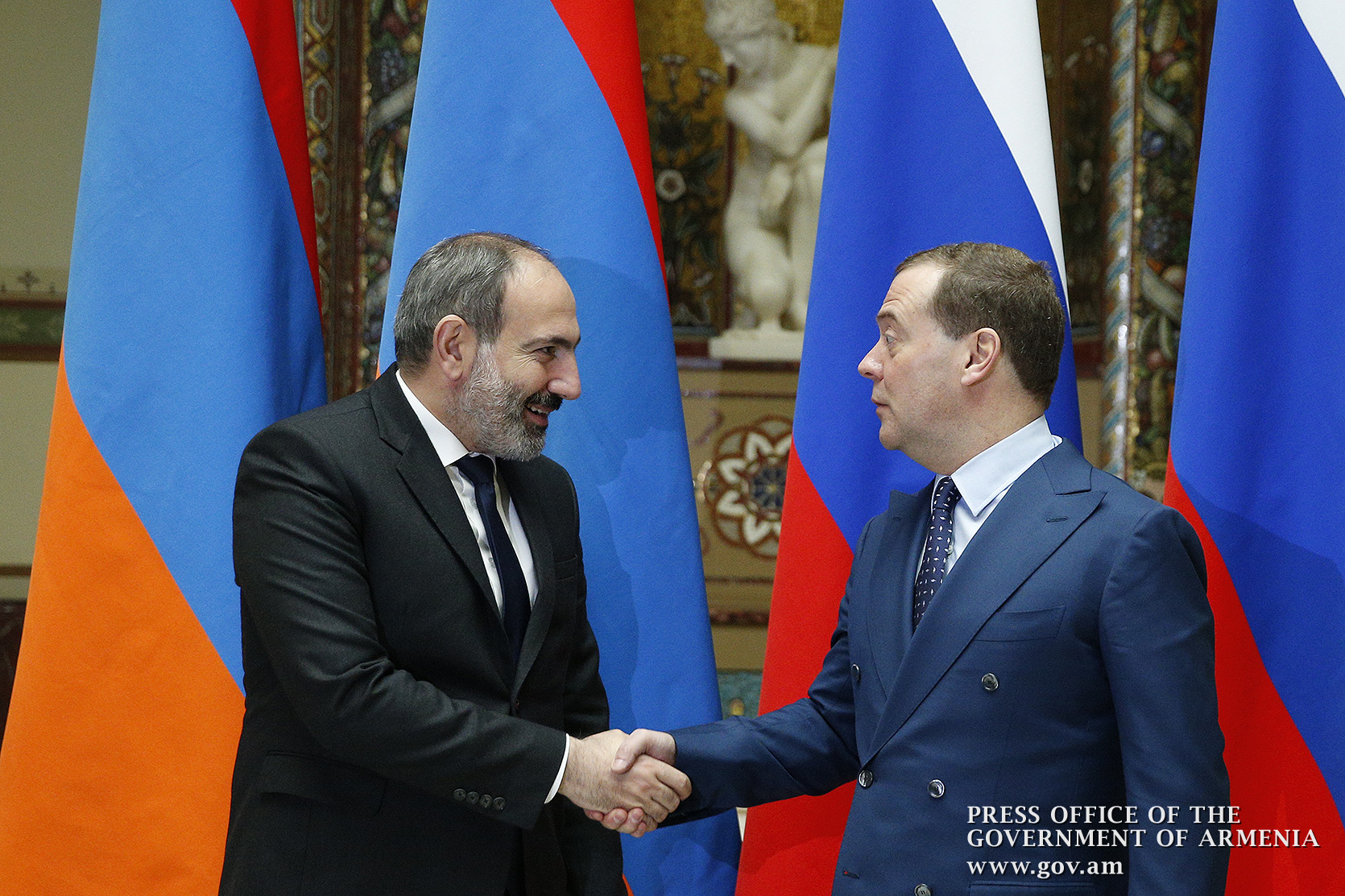 Переговоры Пашинян-Медведев в Москве: встреча состоялась по просьбе армянской стороны