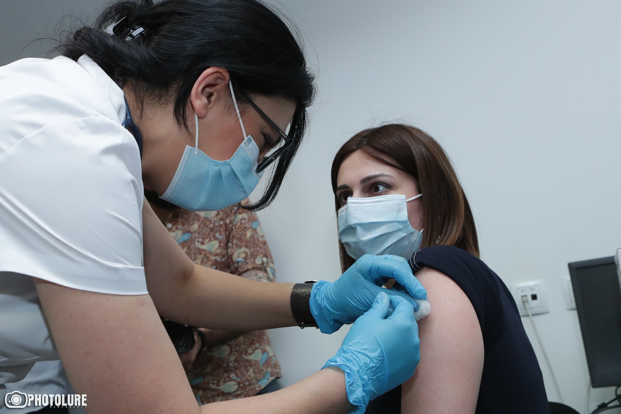 Тигран Авинян и Анаит Аванесян прививались против коронавируса вакциной AstraZeneca