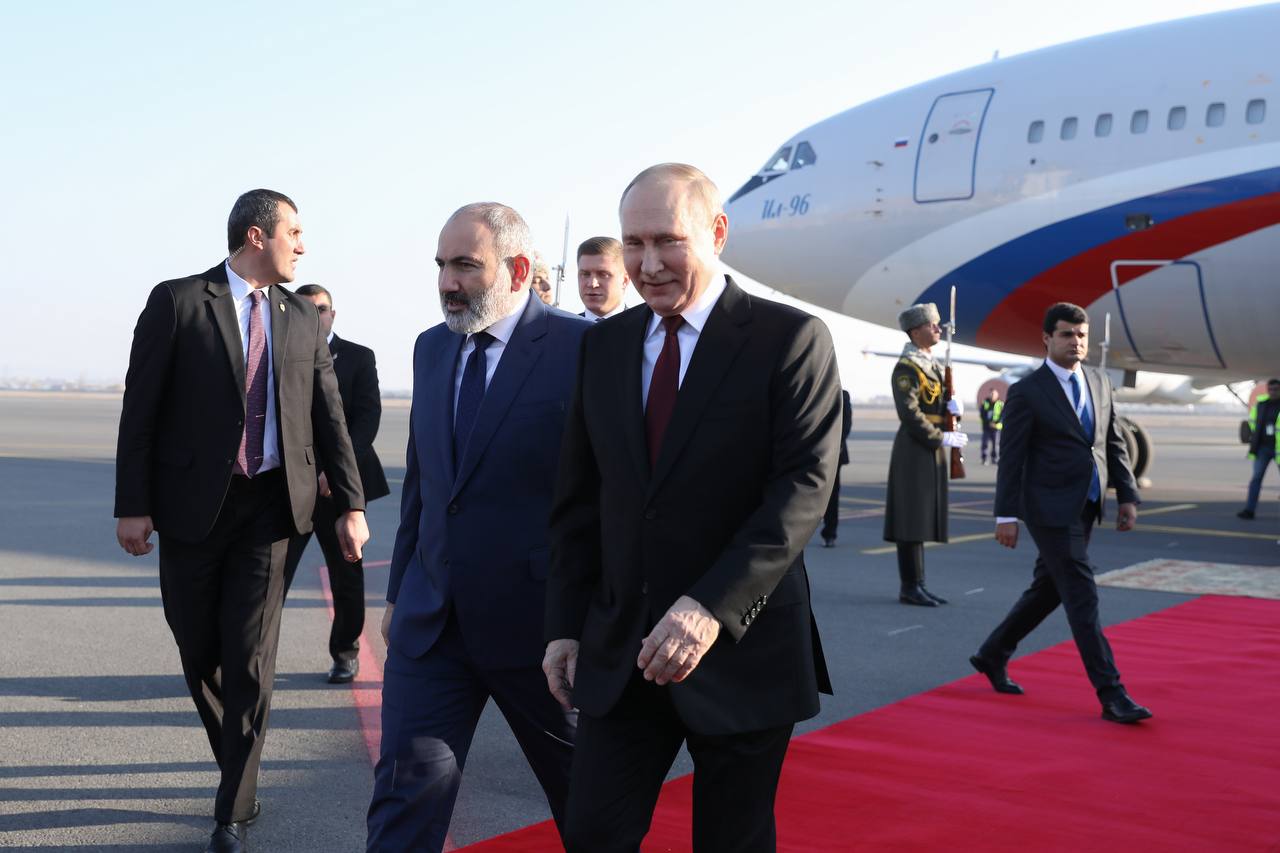 СМИ: Путин проведет встречу с Пашиняном